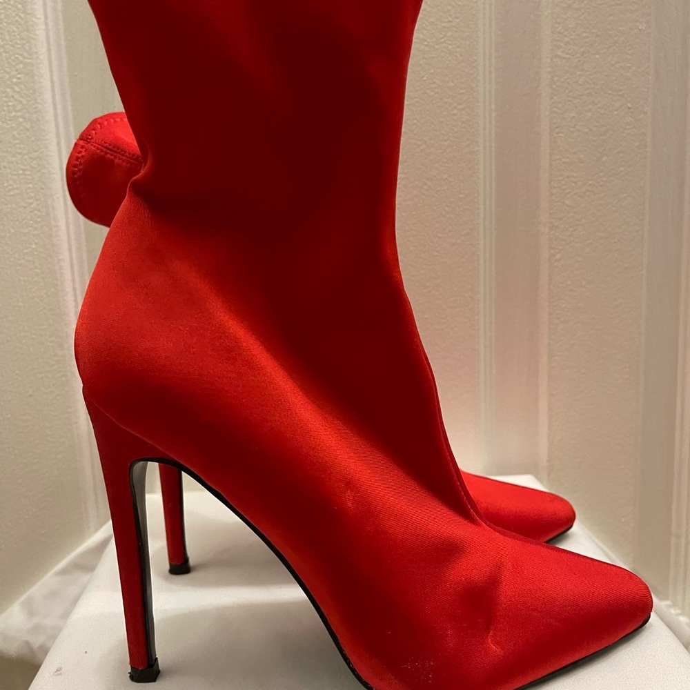 Steve Madden size 7 Sock Booties